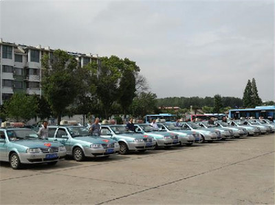 興化市成立高考愛(ài)心車隊(duì)，助力學(xué)子圓夢(mèng)高考